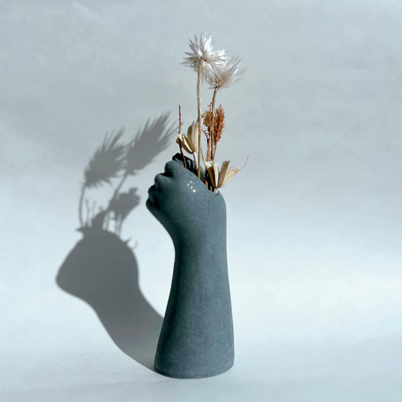 陶器製花瓶 花の彫刻 ダークグレー 陶器製花瓶 花の彫刻 ダークグレー（hand objet/dark gray