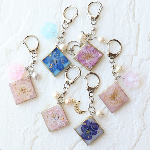 187 ピンクパープル✴ミニバラ✴ちょうちょ✴レジンヘアゴムキーホルダー