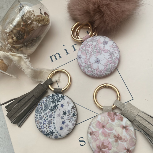 特別な日のプレゼントに✨【本革レザー】イニシャルキーホルダー