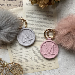 特別な方へのプレゼントに✨【両面本革レザー】イニシャルキーホルダー