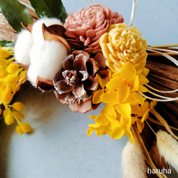 春を告げる花ミモザイエローとブラウンのしめ縄リース しめ飾り お正月インテリア 2枚目の画像