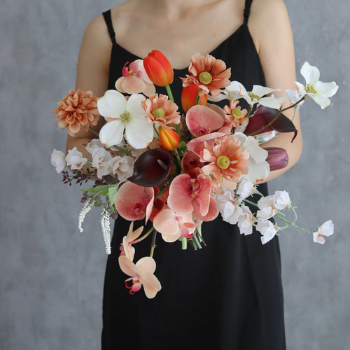 チューリップと胡蝶蘭のカラフルブーケ&ブートニア スイートピー  