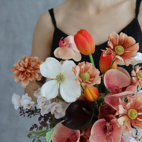 チューリップと胡蝶蘭のカラフルブーケ&ブートニア スイートピー  