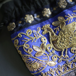 【ラスト1点】インドブレード巾着ポーチ　ブルー　孔雀　スパンコール　タッセル　花柄　刺繍　アクセサリーポーチ　エスニック 4枚目の画像