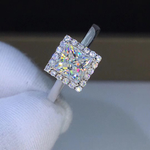 newデザイン】輝くプリンセスモアサナイト ダイヤリングK18WG