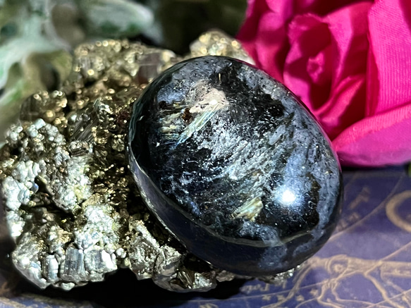 ヒーリング最強の守護石✿　ヌーマイト フェアリークィーン オーバル　ルース　原石
