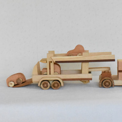 クルマを運ぶ　木製キャリアカー　と　クルマ３台 5枚目の画像