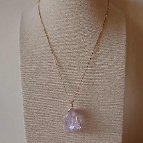 女神巻き®︎アンダラクリスタル《ラベンダー》のペンダントトップ