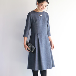 新款海軍藍人字紋羊毛修身連身裙，袖長可調整♥ 第2張的照片