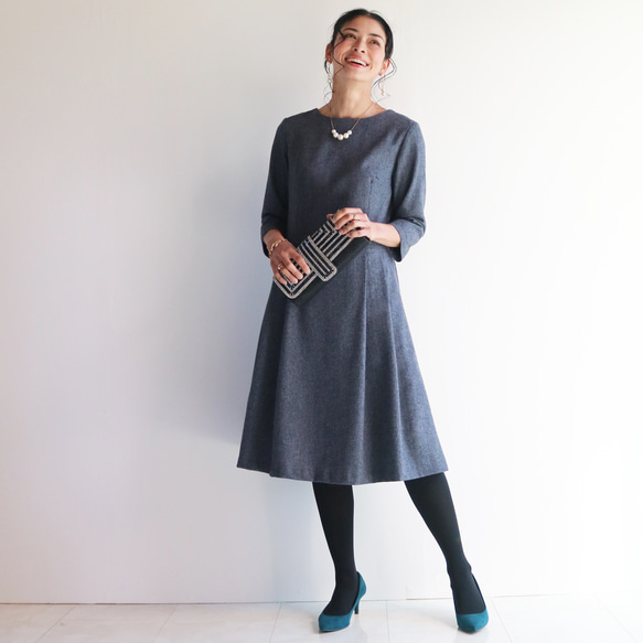 新款海軍藍人字紋羊毛修身連身裙，袖長可調整♥ 第6張的照片