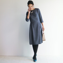 新款海軍藍人字紋羊毛修身連身裙，袖長可調整♥ 第4張的照片