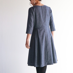 新款海軍藍人字紋羊毛修身連身裙，袖長可調整♥ 第7張的照片