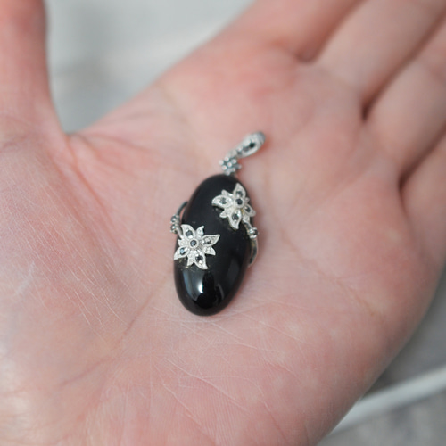 卸価格SALE1点限定】K18WG/オニキス＆ブラックダイヤモンド