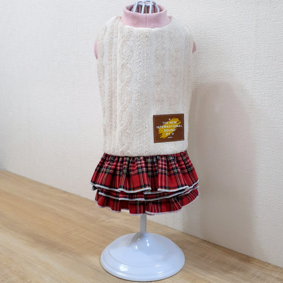 犬服　アラン編み風ふっくらニットの3段ティアードワンピ 2枚目の画像