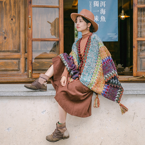 ケープコート レディース マント ショール ファー付き フード ポンチョ ストール フリンジ 羽織り ミディアム ロング レトロ クラシカル かわいい  ガーリー エレガント きれいめ おしゃれ | leaflower 001 リーフラワー（レディースファッション専門店） [osseoca] ケープマント コート ストールマント マフラー 定番 ストライプ柄 ニットカーディガン フリンジ アウター レジ