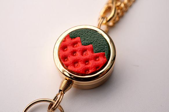 フルーツなパスケース／ヘタ付きいちご（牛革製） 7枚目の画像