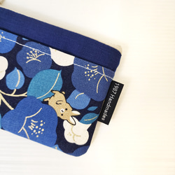 【天生麗質山茶花與兔兔-藍(黑深藍)】 HOT!!! 日系感 零錢包 拉鍊袋 第3張的照片