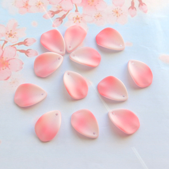 新作★桜、桃、お花　花びらのガラスビーズ  マットピンクグラデーション 11枚目の画像
