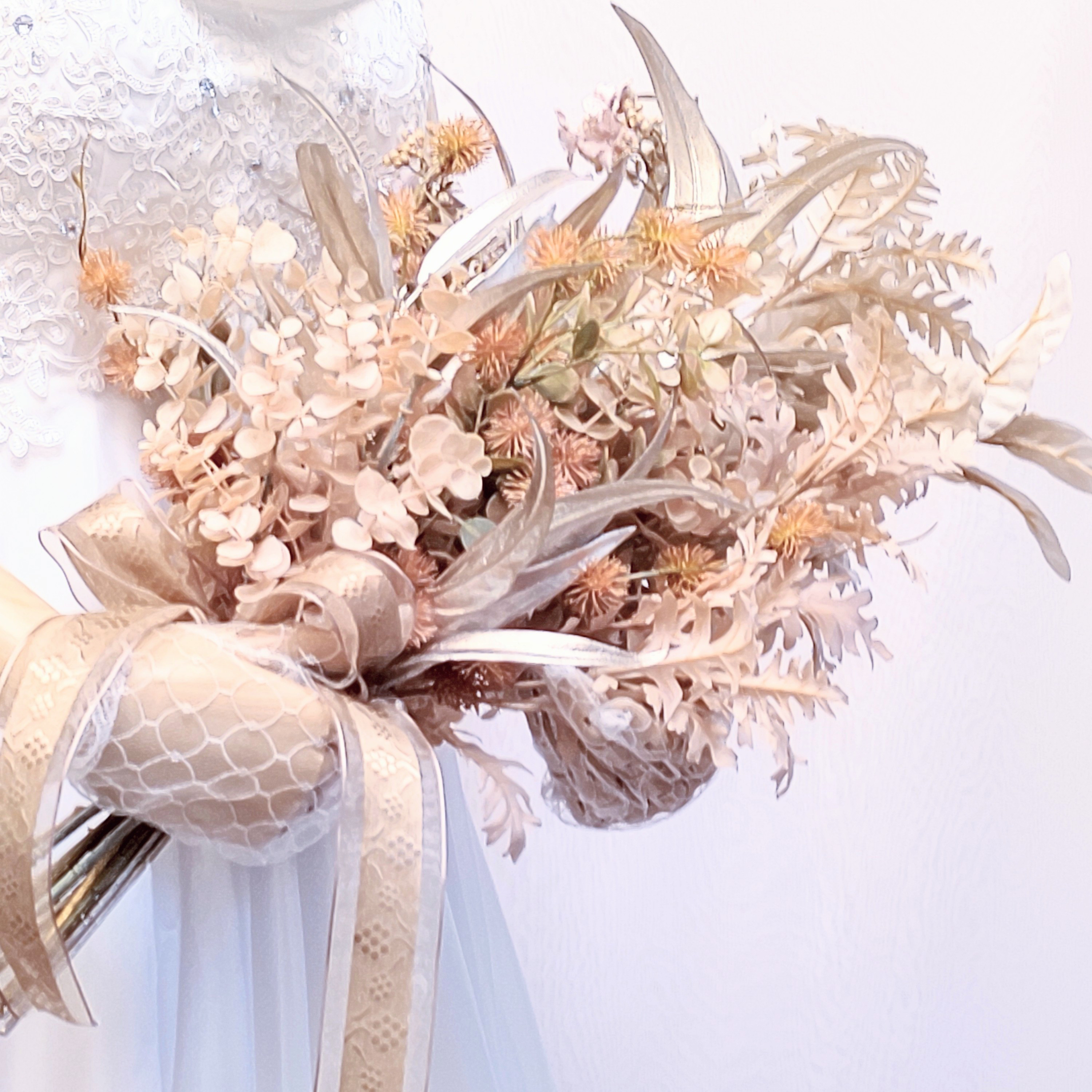 ウエディングブーケ洋装、和装(ニュアンスゴールド輝き)ブートニアこみ世界で１つ貴女だけにお勧めします。