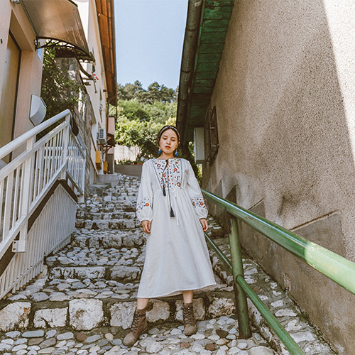 ボヘミアンリゾートスタイル タッセル付き 刺繍 バルーン袖 ホワイト