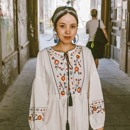 ボヘミアンリゾートスタイル タッセル付き 刺繍 バルーン袖 ホワイト