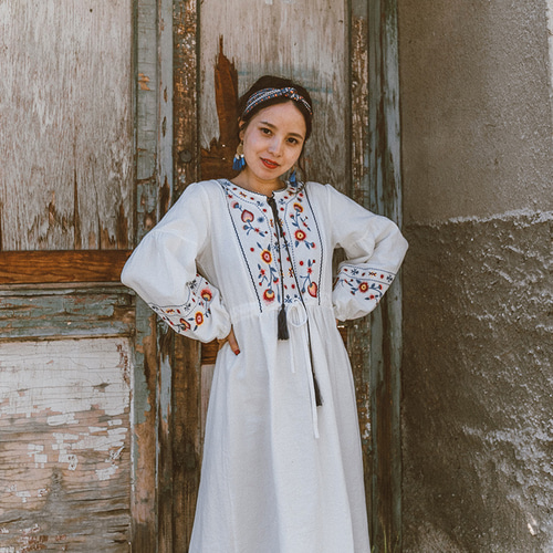 ボヘミアンリゾートスタイル タッセル付き 刺繍 バルーン袖