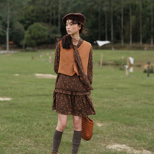 振袖　華柄　ロングワンピース　背中編込み　リボン紐付き　焦茶色 秋 ヴィンテージ メイラード ガーリッシュ 花柄 リボン付き ゆったり