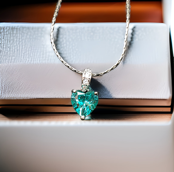奇跡の輝き　パライバトルマリン 人工宝石  シンプルハートカット　シルバー製　ネックレス 1枚目の画像