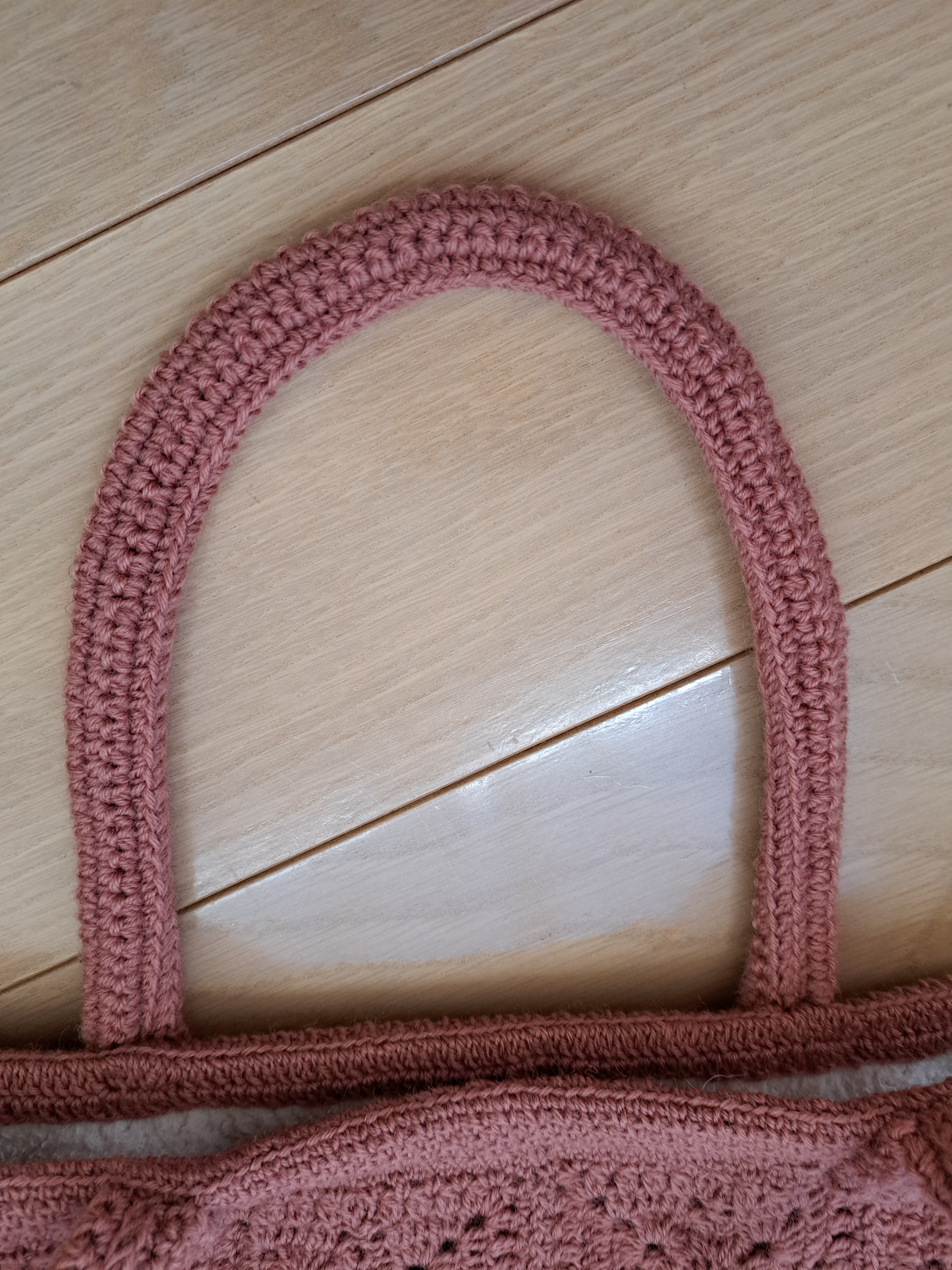 モチーフ繋ぎのバック