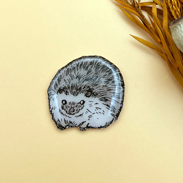 ハリネズミ ピンバッジ ブローチ tanuki-ms 通販 16972036