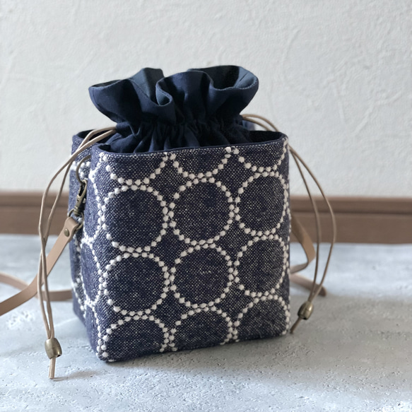 ⚮̈ミナペルホネン tambourine navy ネリオバッグ あおり巾着バッグ 