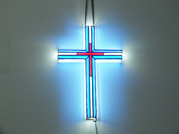 輝く十字架に・・・（ステンドグラス、ＬＥＤランプ　壁掛け） 9枚目の画像