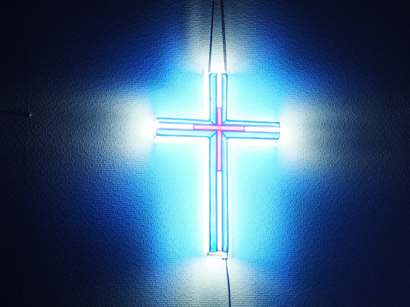 輝く十字架に・・・（ステンドグラス、ＬＥＤランプ　壁掛け） 1枚目の画像