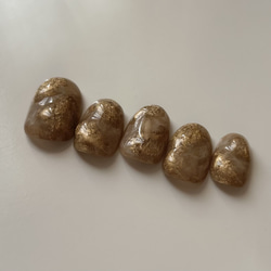 淡色ブラウンアンティークゴールドブロンズベースぷっくりちゅるんつやつやバブルシンプル大人奥行き質感ニュアンスネイルチップ 3枚目の画像