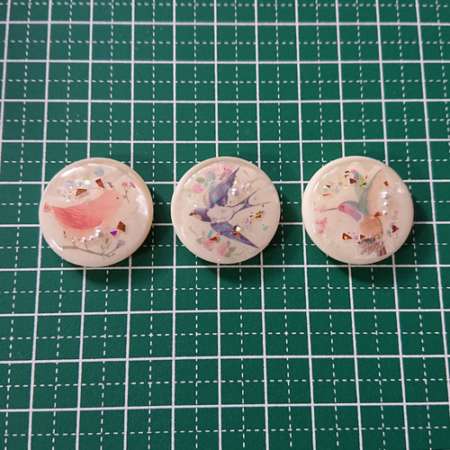 鳥のボタン☆5個 p49 鳥/ボタン/カボション ボタン こうちゃんぱんだ 
