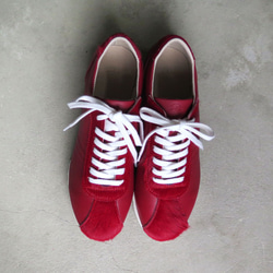 【時尚一分！ ] 經典設計與高品質真皮！ EMA 運動鞋/Haraco x 紅色 第3張的照片
