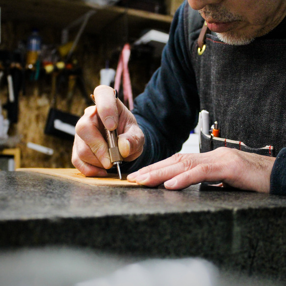 本革＆真鍮 靴べら”GROOVY CRAFT”　クラフト　カービング　手彫り　ビジネス　ギフト 8枚目の画像