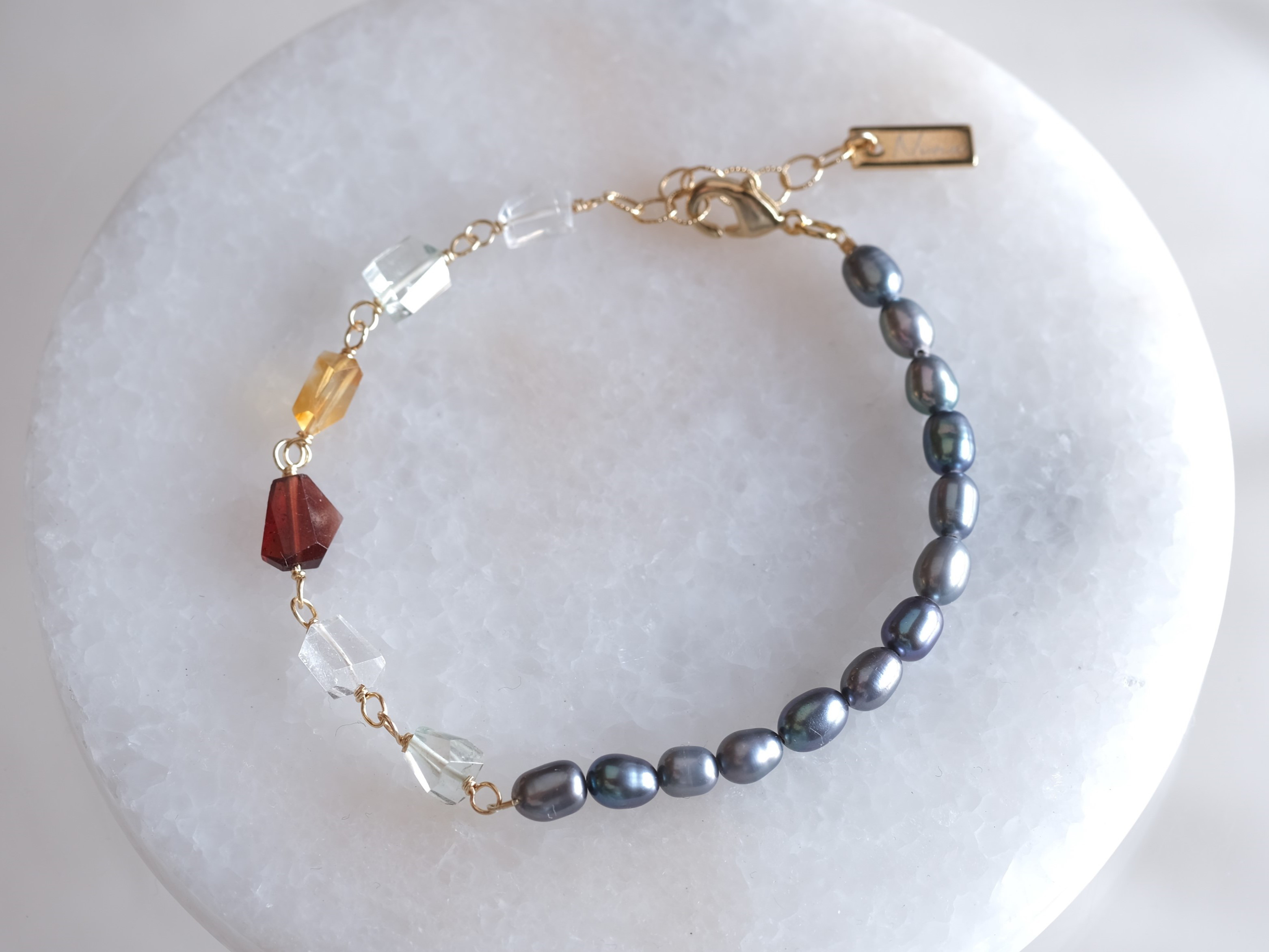 Fjársjóðir náttúrunnar bracelet：天然石ブレスレット 淡水パール×ガーネット×シトリン