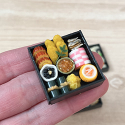 おせち料理ミニチュアセットとワイン おせち料理ミニチュアセットとワイン 0_c7e1325bce51b488b420f272138b