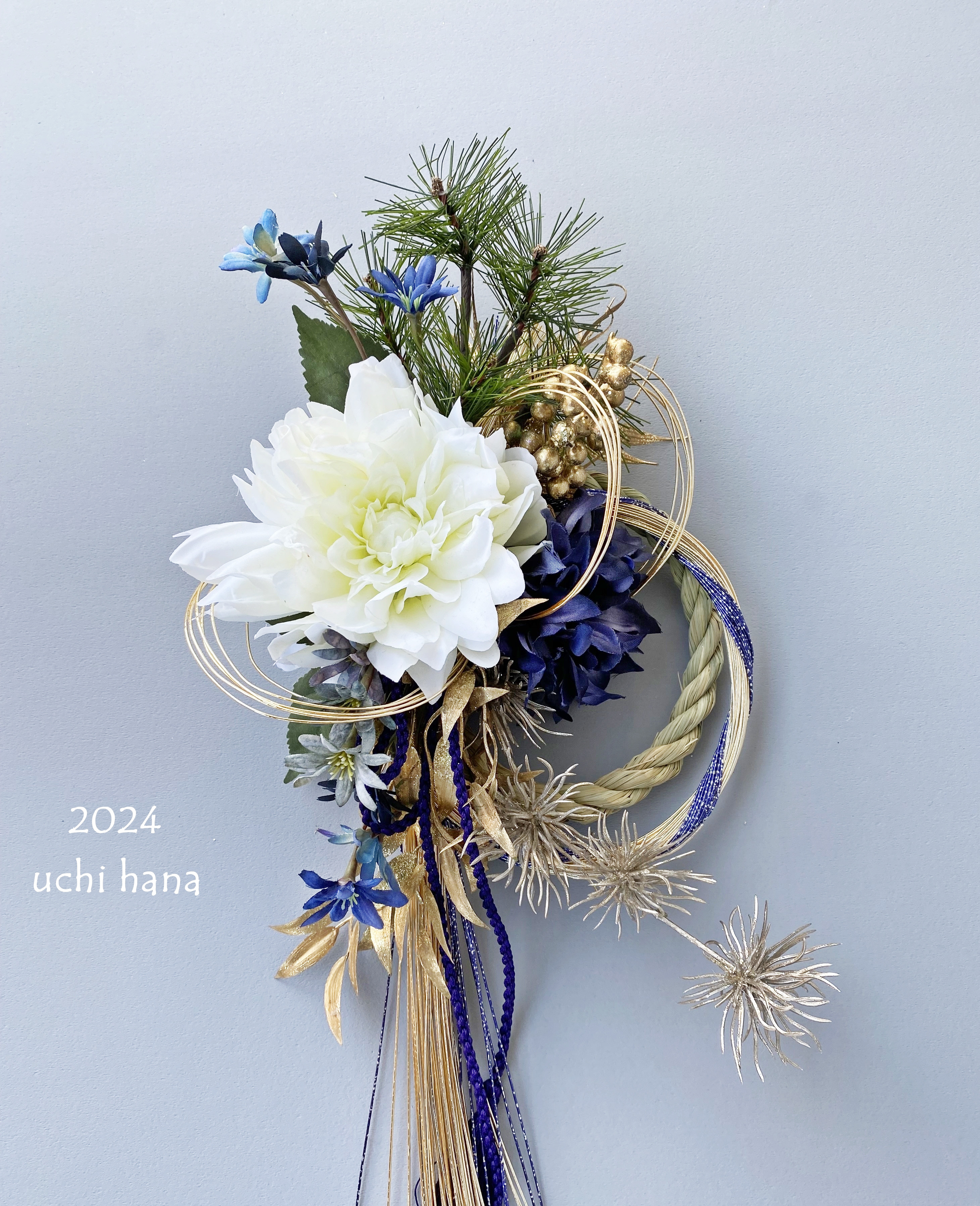 しめ縄リースブルーダリアとシックな小薔薇