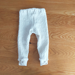 子供服　足元リボンのロングレギンスパンツ　ホワイト　80サイズ　ズボン　アランニット 4枚目の画像