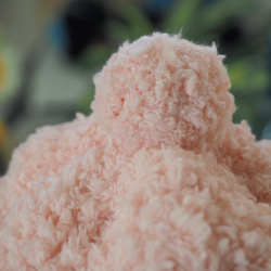 ピンクのもこもこニット帽ポンポン付き おばあちゃんの手編み レディース一点物 5枚目の画像