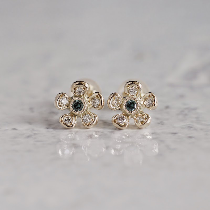 Tiny flower earrings [EP030K10(BlueDia)]