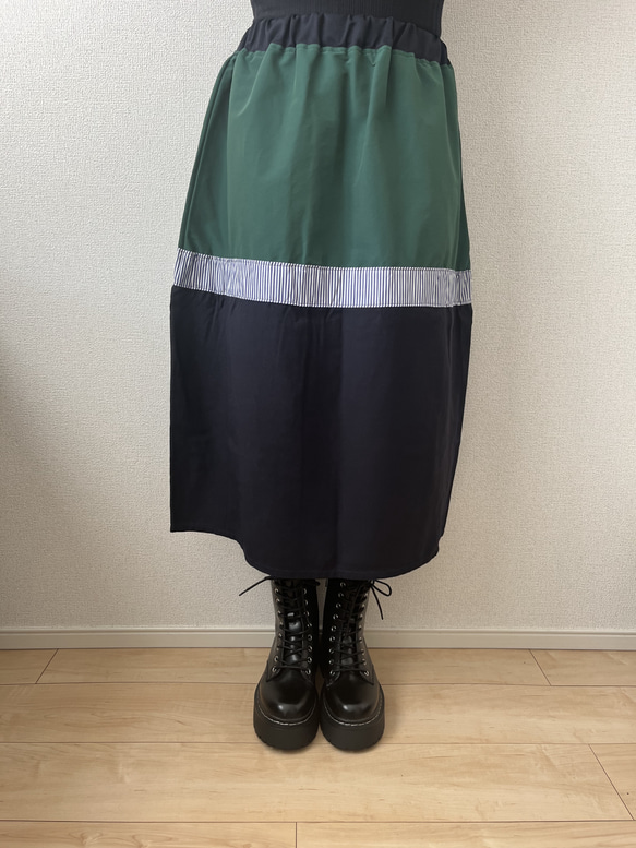ふんわりナイロン切り替えスカート　緑×紺 1枚目の画像