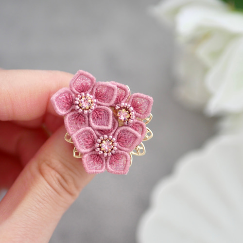 クリスマスローズ[ピンク]ブローチ (受注生産/オーガンジー刺繍