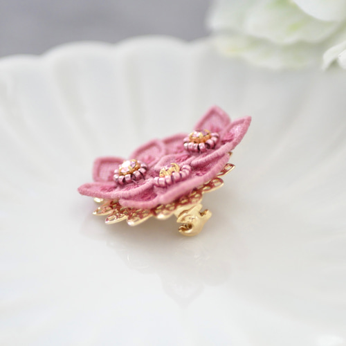 クリスマスローズ[ピンク]ブローチ (受注生産/オーガンジー刺繍