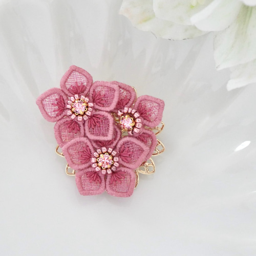クリスマスローズ[ピンク]ブローチ (受注生産/オーガンジー刺繍 