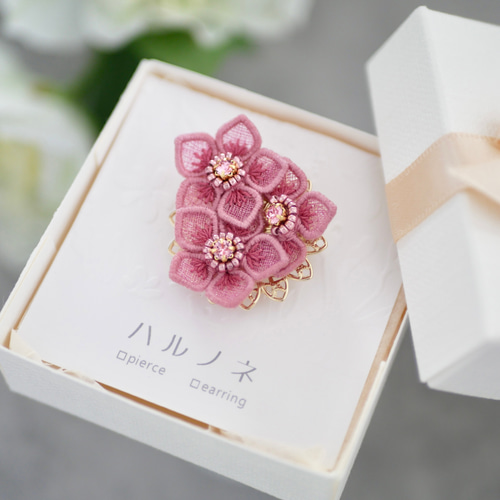 クリスマスローズ[ピンク]ブローチ (受注生産/オーガンジー刺繍