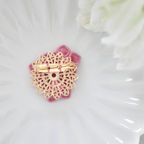 クリスマスローズ[ピンク]ブローチ (受注生産/オーガンジー刺繍