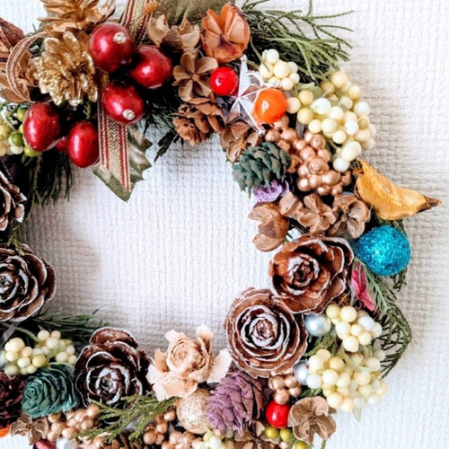 2411-31 タッセルスクエアサシェ 香り袋 クリスマス ローズリース リボン 2411-31 タッセルスクエアサシェ 香り袋 クリスマス ローズ